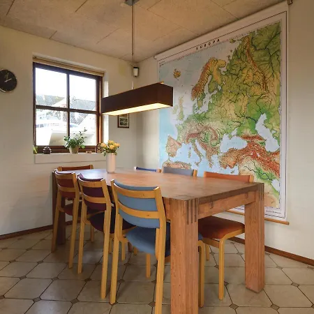Five-bedroom Holiday In Outrup *