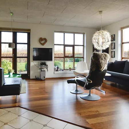 Five-bedroom Holiday In Outrup Ovtrup